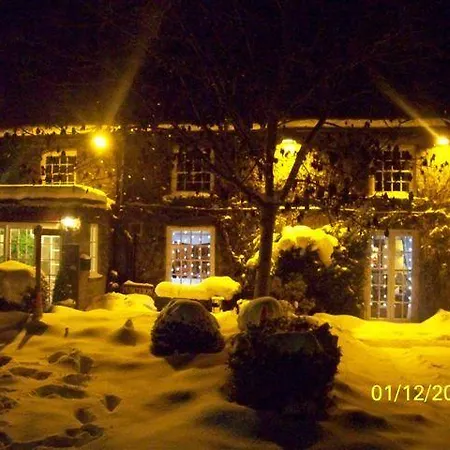 The Treebridge فندق